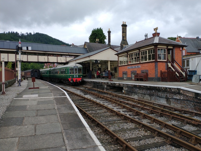 4-car DMU at Llangollen Station